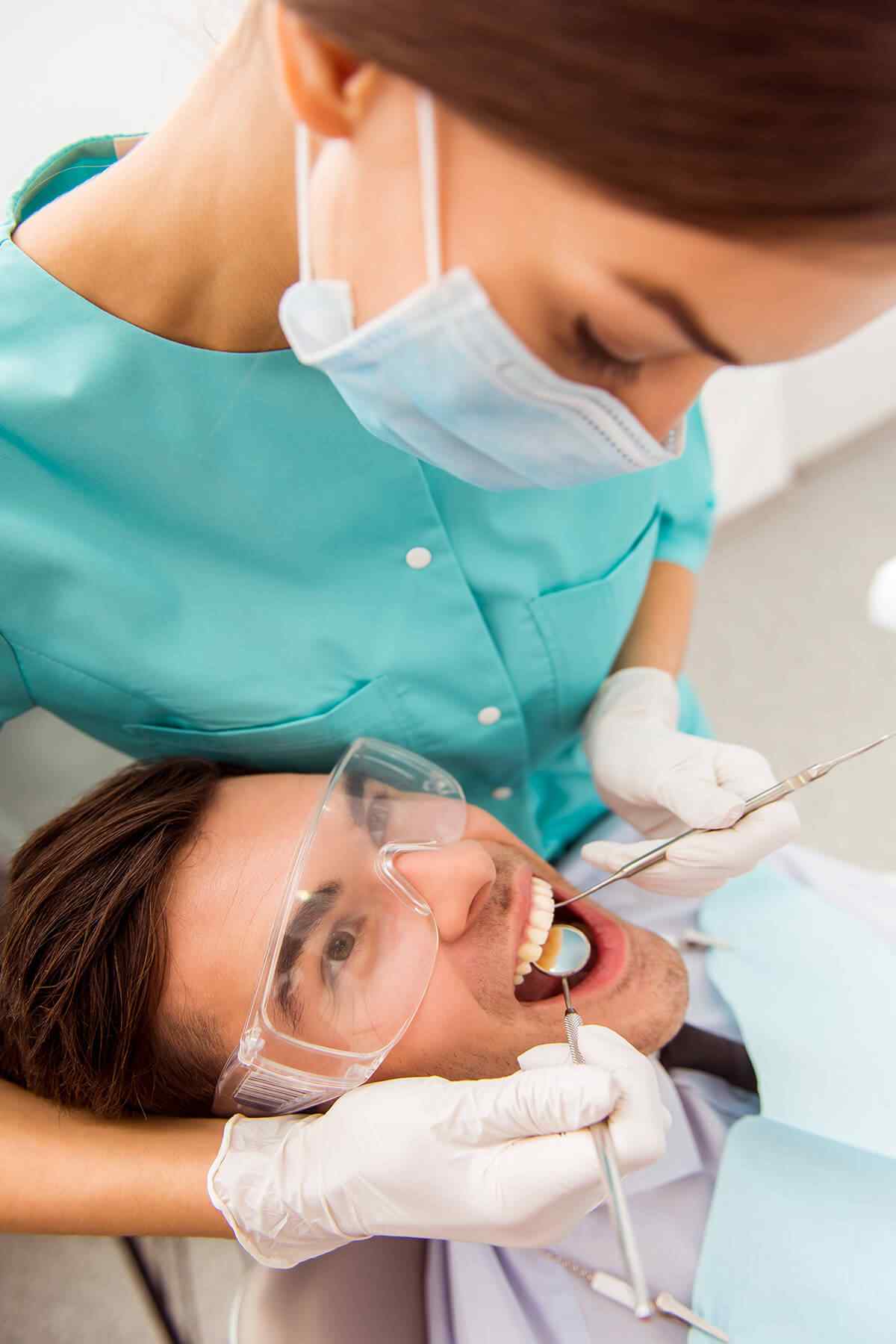 https://www.drmdentalclinique.ro/wp-content/uploads/2021/10/home_03_image_01.jpg